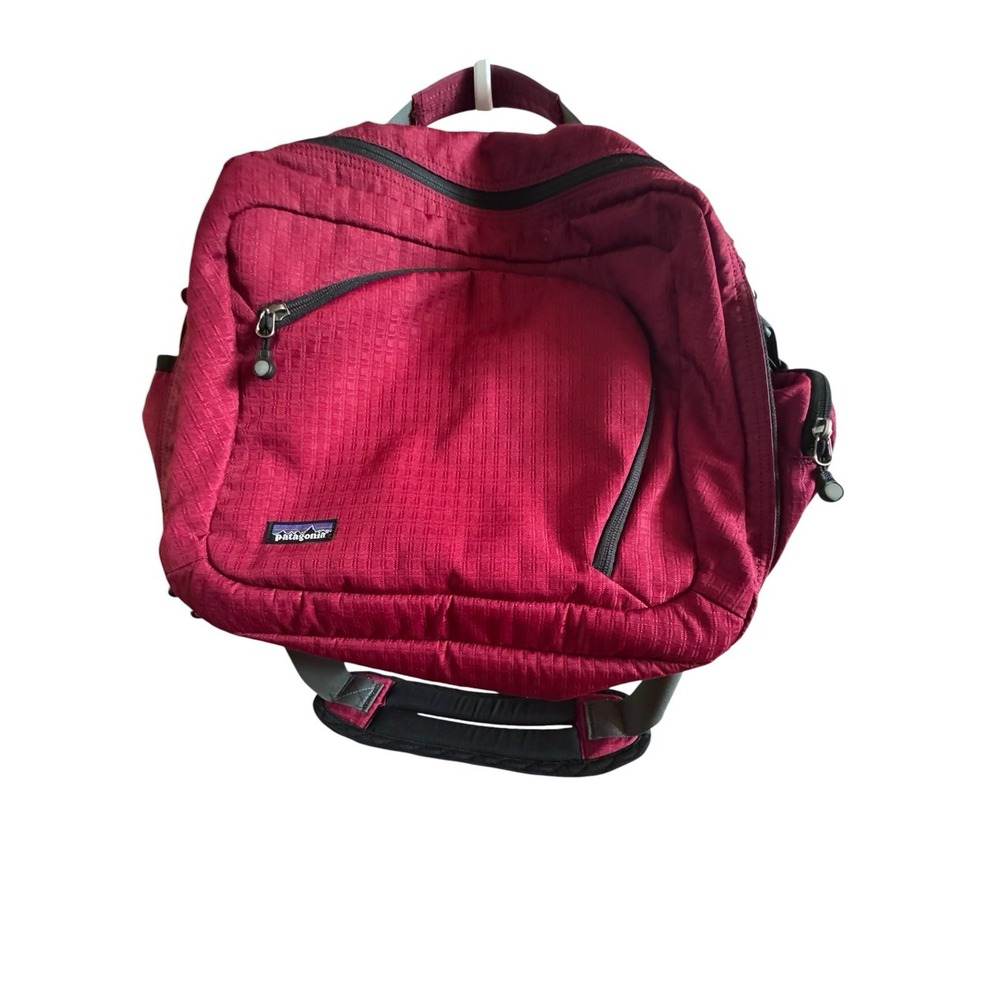 Patagonia Red Nylon Crossbody Shoulder Travel Laptop Messenger Bag Zip Pockets